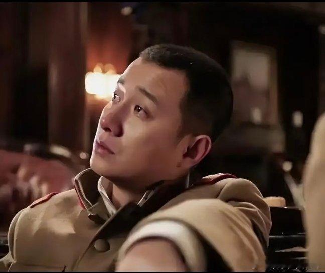 文章粉丝文章用十年证明：演技是免死金牌，私德是记过处分。粉丝凌晨排队不是原谅他了