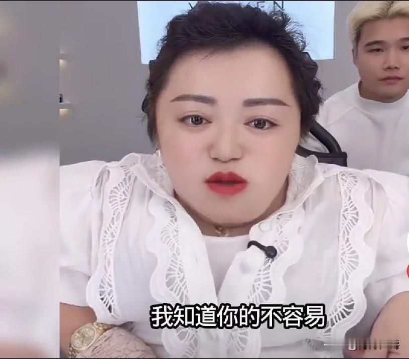 李喜梅天天叭啦她妈咪的黑槽，什么霸占她的财产了！黑她举报她了。

但从网络上曝出