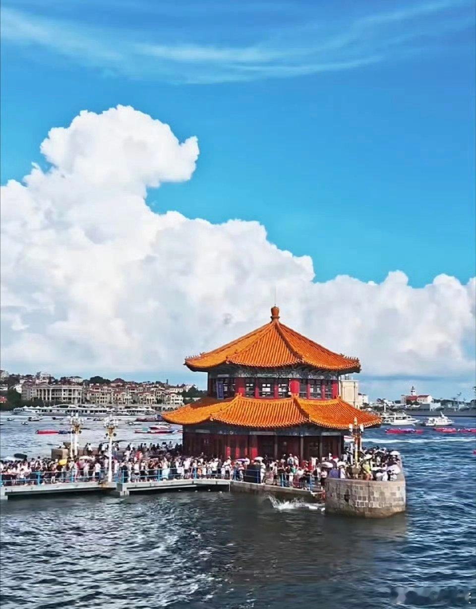 青岛的美让赵立坚忍不住刷屏赵立坚在微博分享的青岛美景视频太治愈了！镜头里的海滨城