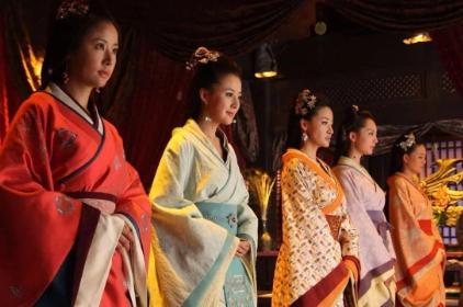 古代皇帝大婚、第一次和皇后行房事，不会让皇帝自己胡乱摸索，皇宫里早就定下一套完整