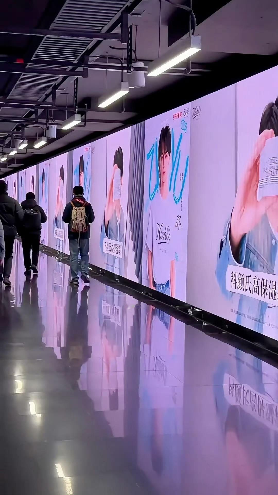 梓渝陆家嘴百米超长屏梓渝科颜氏上海陆家嘴现象级超长地广屏，1月4日到6日！百米超