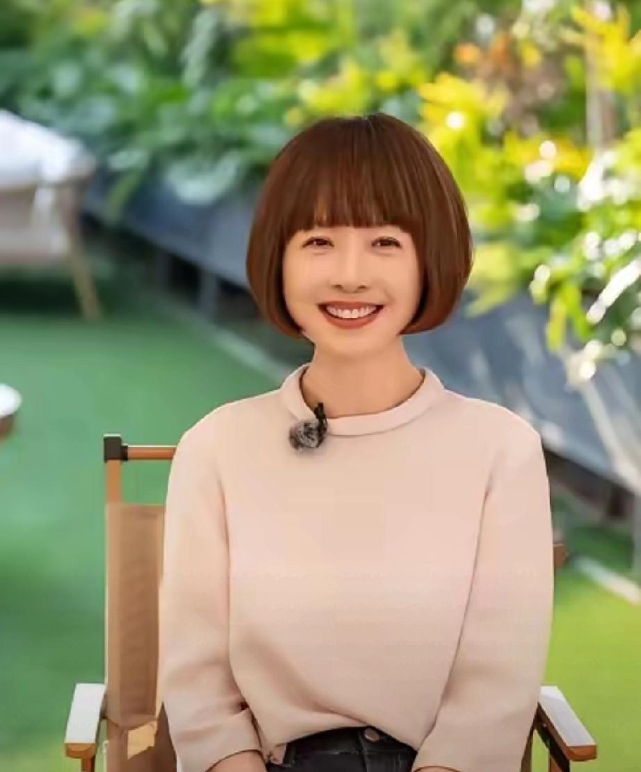 当年央视去北广挑主持，鲁豫在一众美女中颜值不突出，却靠“狠招”逆袭！面试时，她连