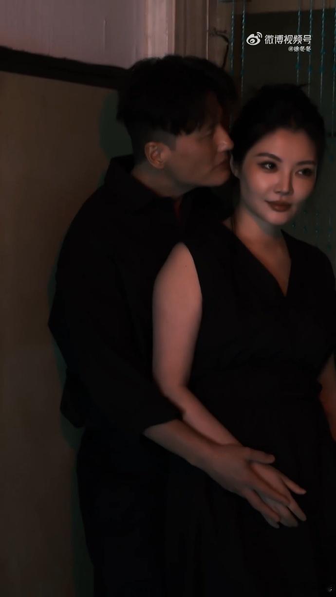 徐冬冬 整个家坏了  真的是笑不活了，特别是看到徐冬冬说整个家坏了，大家八卦的心