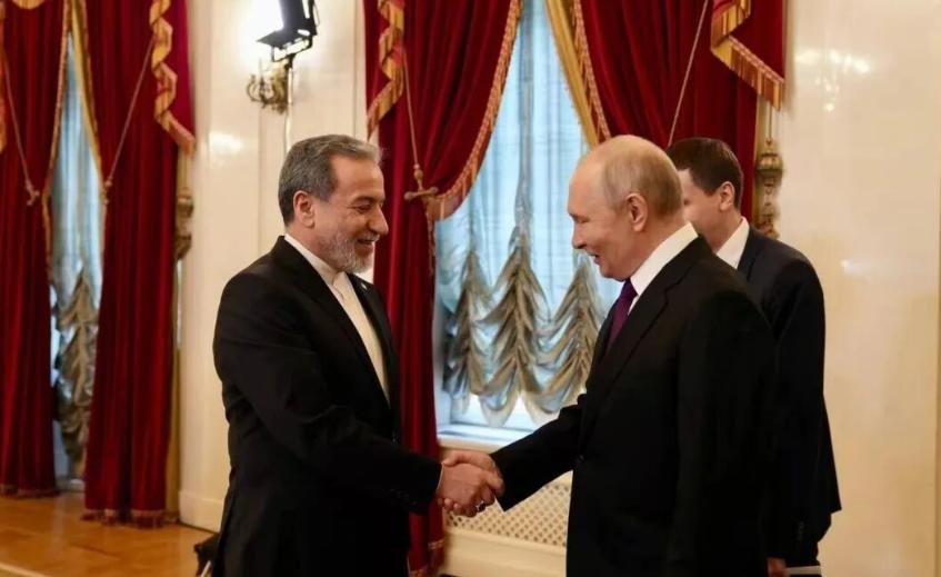 4月27日，俄罗斯圣彼得堡迎来了一位远道而来的特殊客人，这人正是伊朗外长阿拉格齐