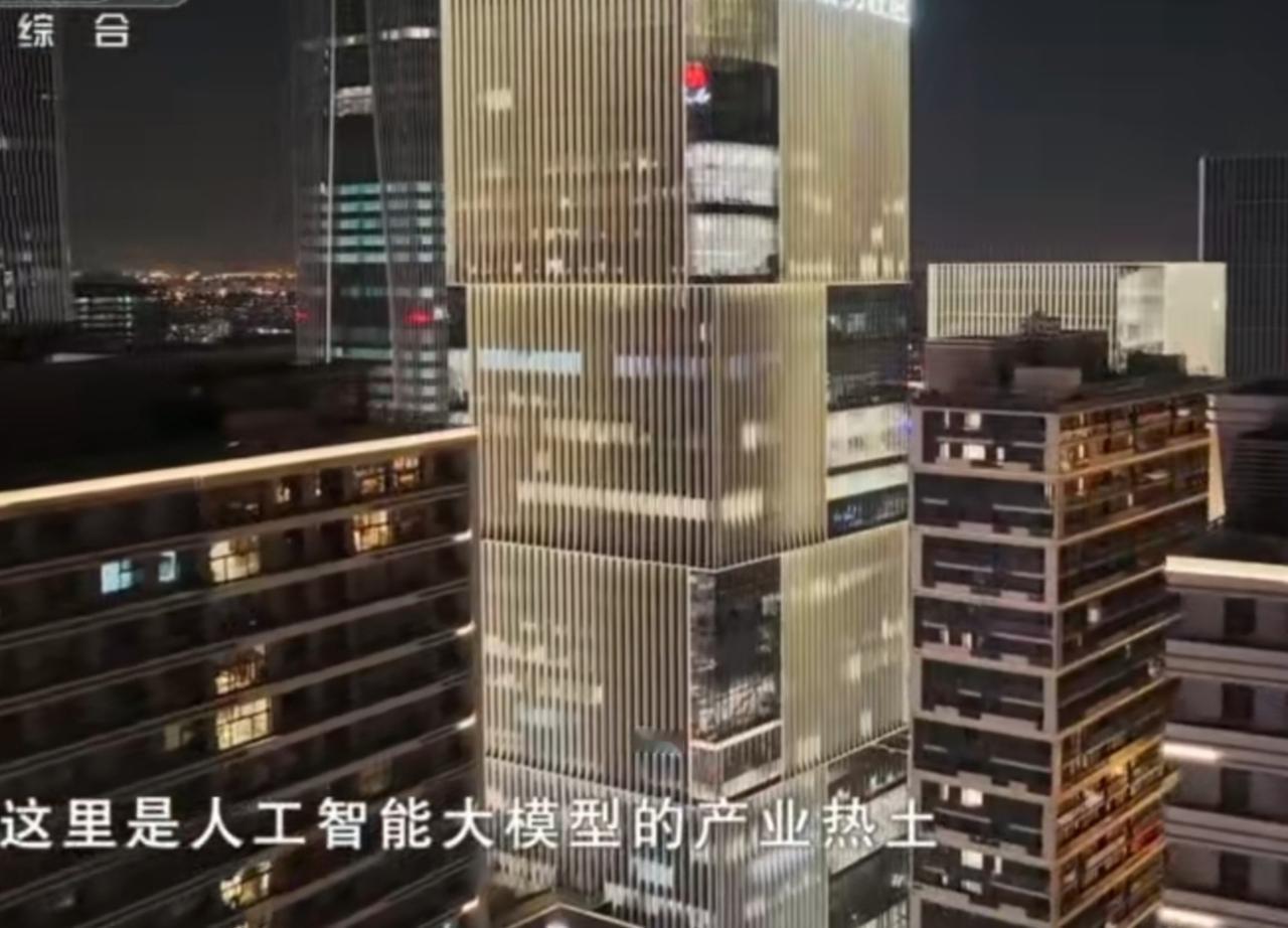 夜色里，南通的重工基地灯火如昼，钢铁构架在机械臂与吊机的配合下渐次成型，“南通造