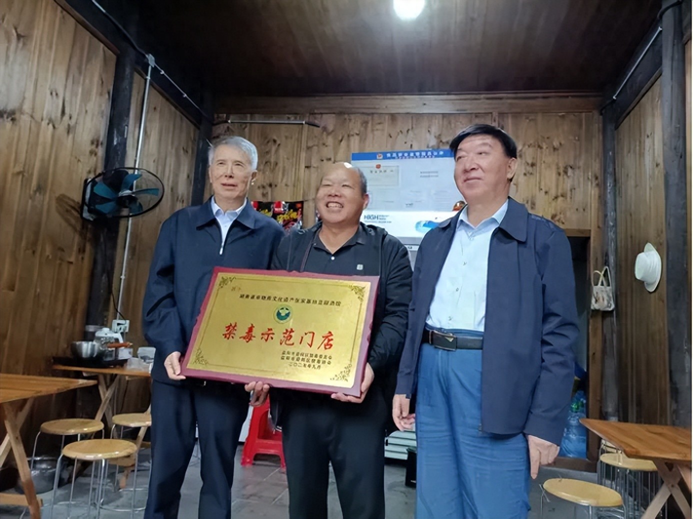禁毒示范门店落户省级非遗旭蓝甜酒 资阳区宣传融入一日三餐