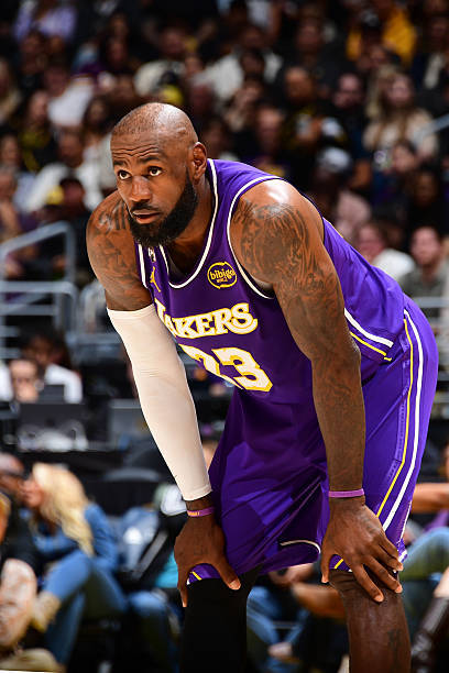 詹姆斯复出以后，帮助湖人8胜1负，还行。