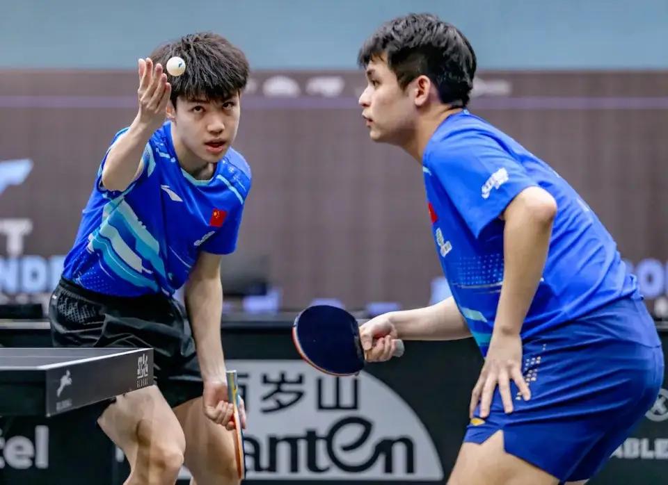 【林诗栋/黄友政3-1击败新加坡组合，晋级男双八强】WTT新加坡大满贯男双1/8