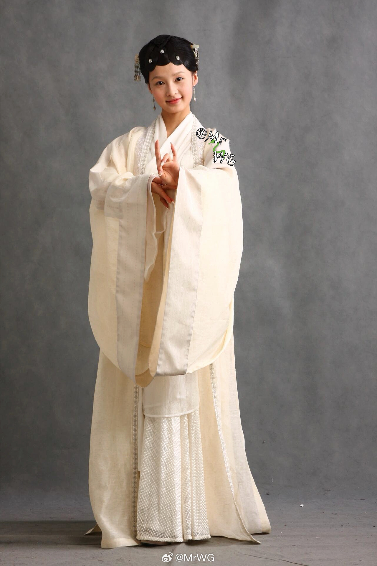 MrWG“剧”说 “唇不点而红，眉不画而翠，脸若银盆，眼如水杏”——2008年，