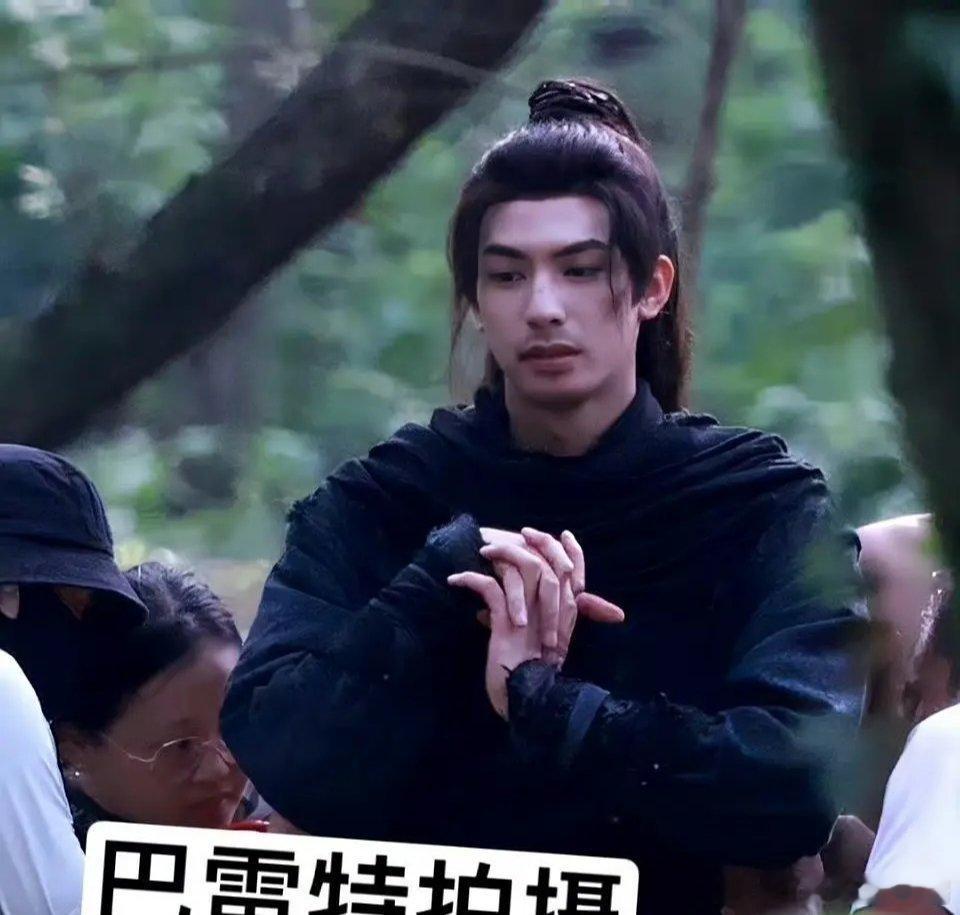 宋威龙有良心的话就请放弃古装[委屈] ​​​