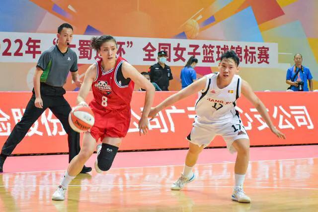 WCBA四川女篮的阵容

第一阵容：
李梦、坎贝奇、王思雨、高颂、贾赛琪
外援坎