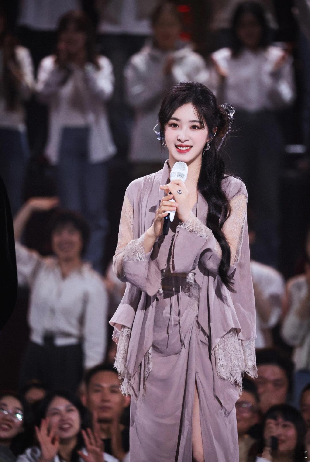 张含韵重新定义电竞医美 战至巅峰 以前觉得电竞就是打游戏，看张含韵打电竞我改观了