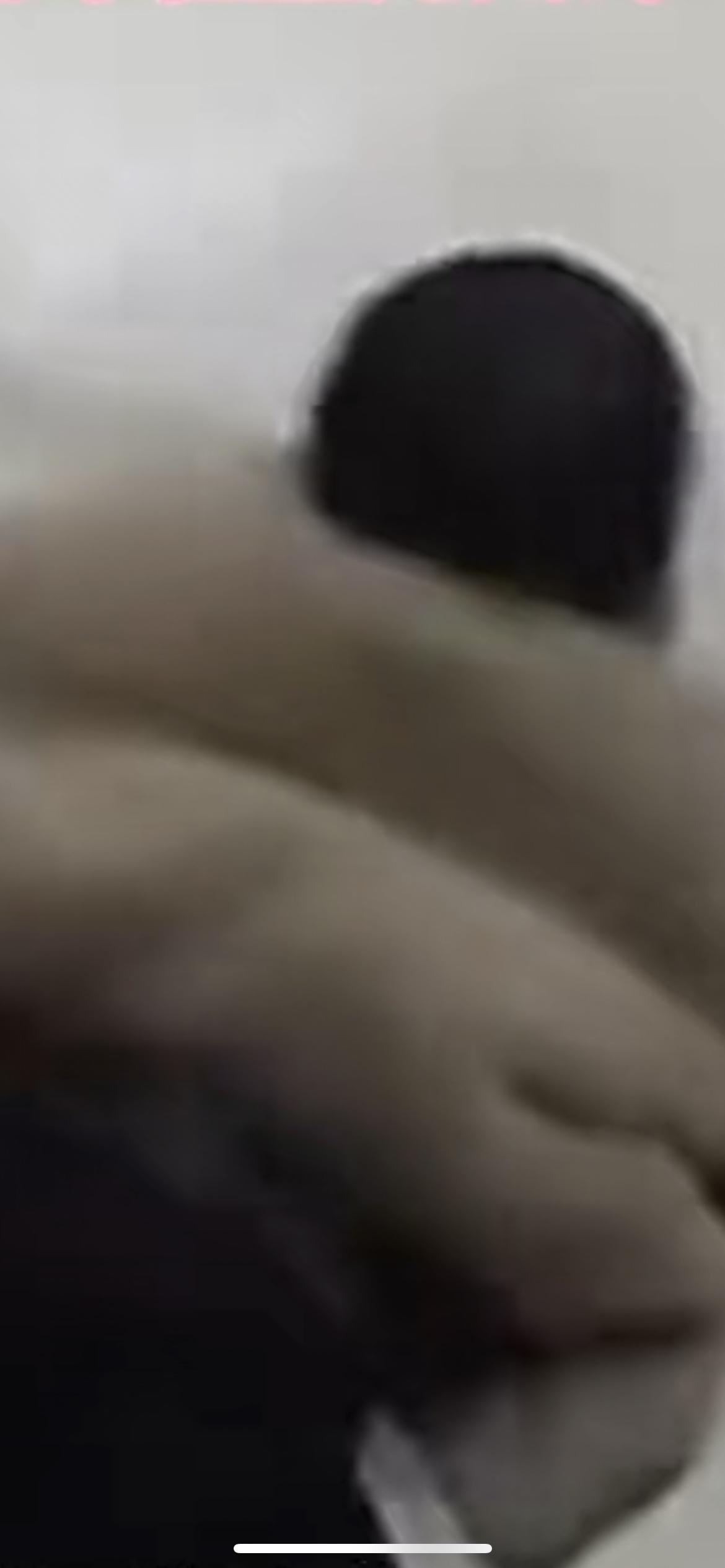 6岁男孩自制“降落伞”，从桌上跳下模仿降落伞降落，不慎摔倒大哭，家长：小孩子好奇