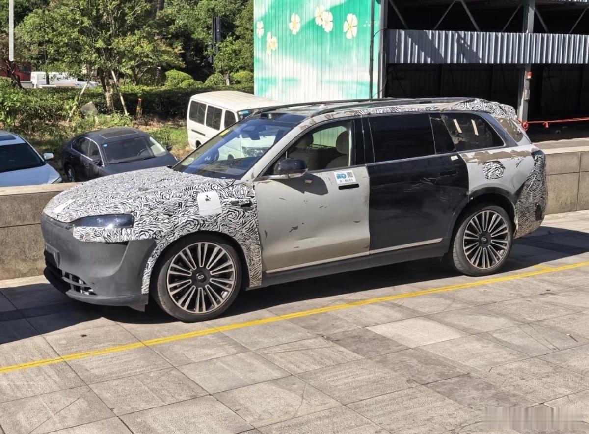 华为「五界」还有什么车要发？-问界：M9非凡大师版（就是长+奢）、M6（明年）；