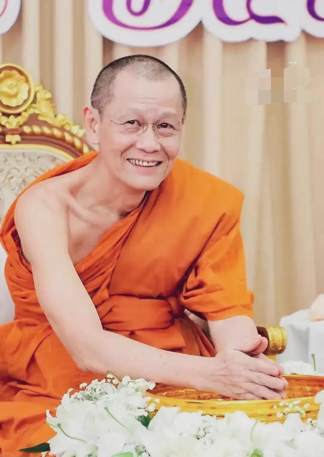 泰国佛牌圈爆出大瓜，
66岁的龙婆初直接被警方控制，整件事看得人唏嘘不已。

这