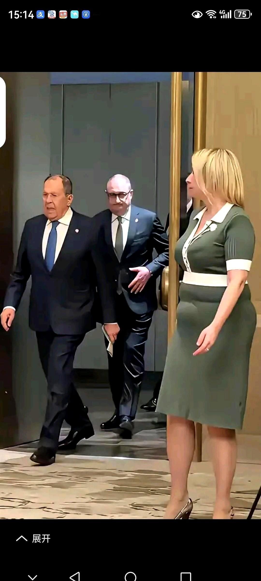 聊聊那个被叫作“俄罗斯喀秋莎”的扎哈罗娃。
很多人最近刷到她的视频，第一反应不是