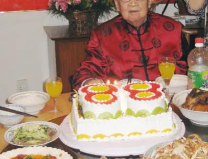 真不要脸呀！昨天，姥爷在村里过80岁生日，我也随了1000的礼金，三舅为了表示对