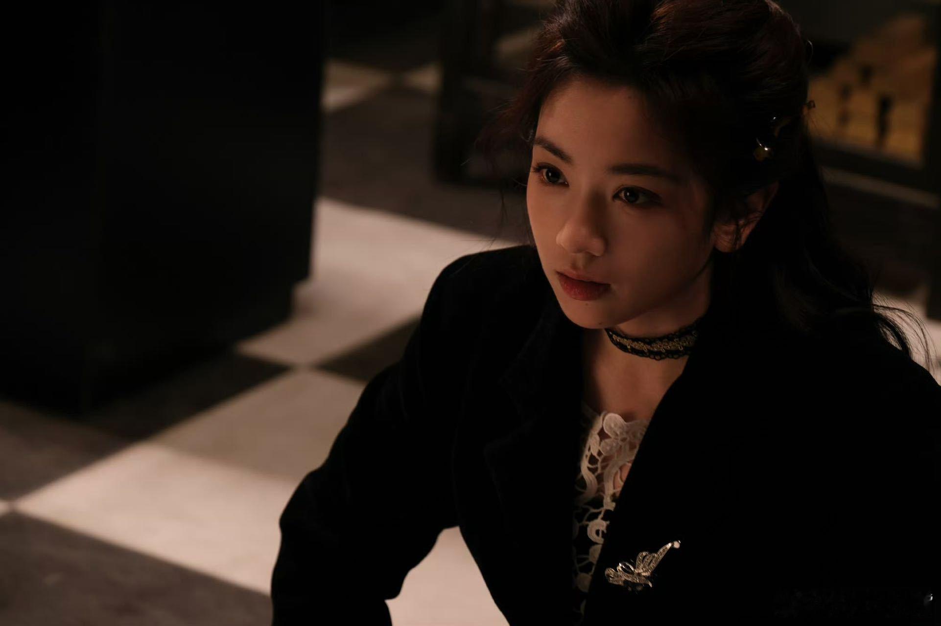 代露娃落魄画家的反差感真的被代露娃惊艳到说不出话！落魄造型都能美到我，外表柔弱易