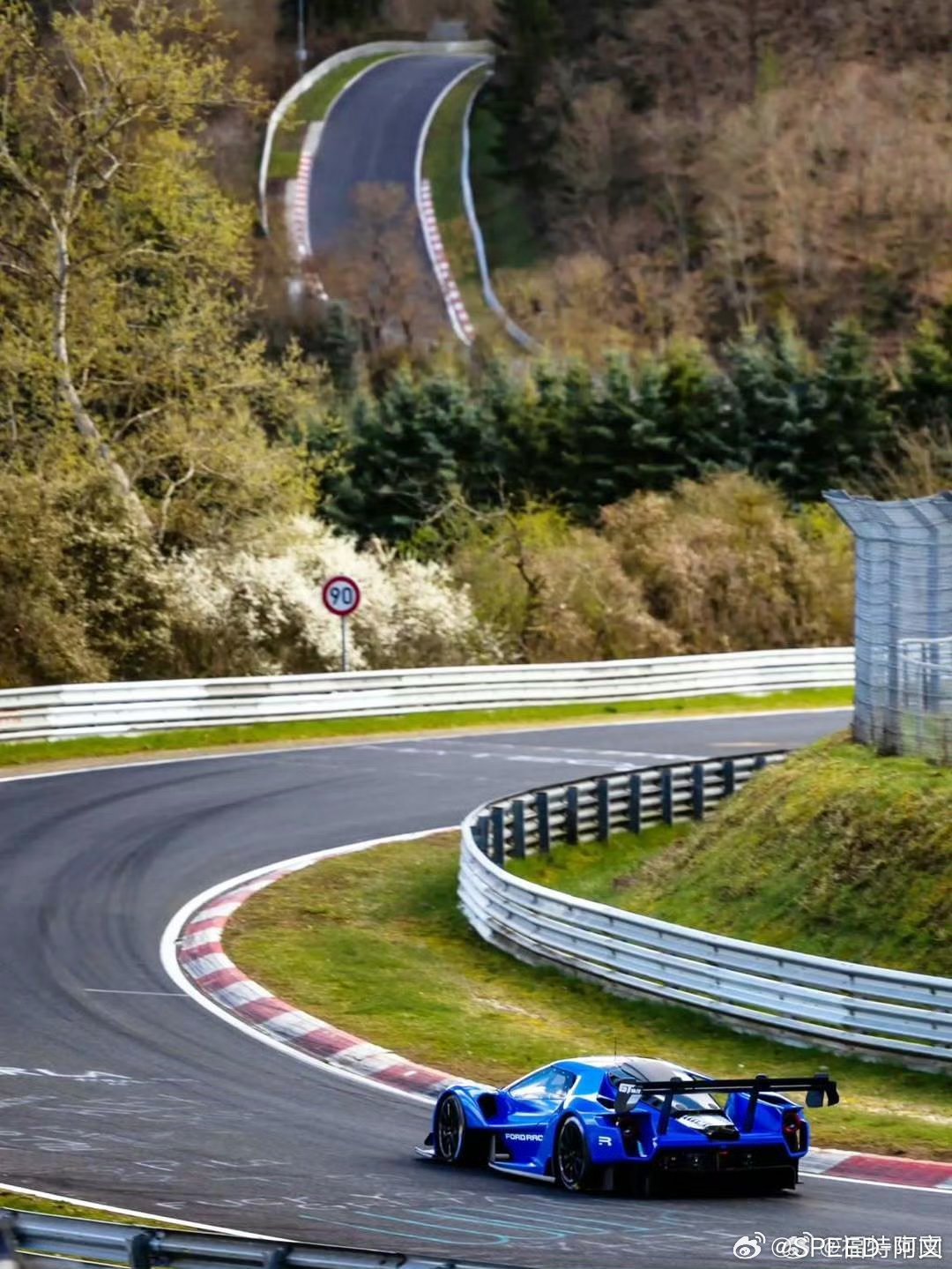 蓝色恶魔征战绿色地狱福特GT Mk IV今日以6分15秒977的成绩刷新纽博格林