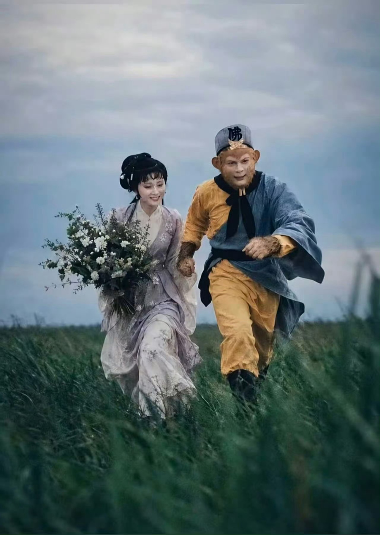 人类的热闹各有不同，但孤独的底色大致相同。 ​​​