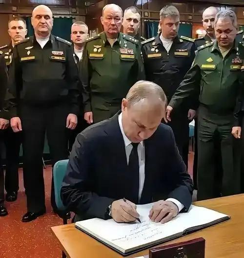 俄罗斯这招太狠！
高市早苗敢搅台海，就直接封死北方四岛诉求，还派舰队绕日航行，这