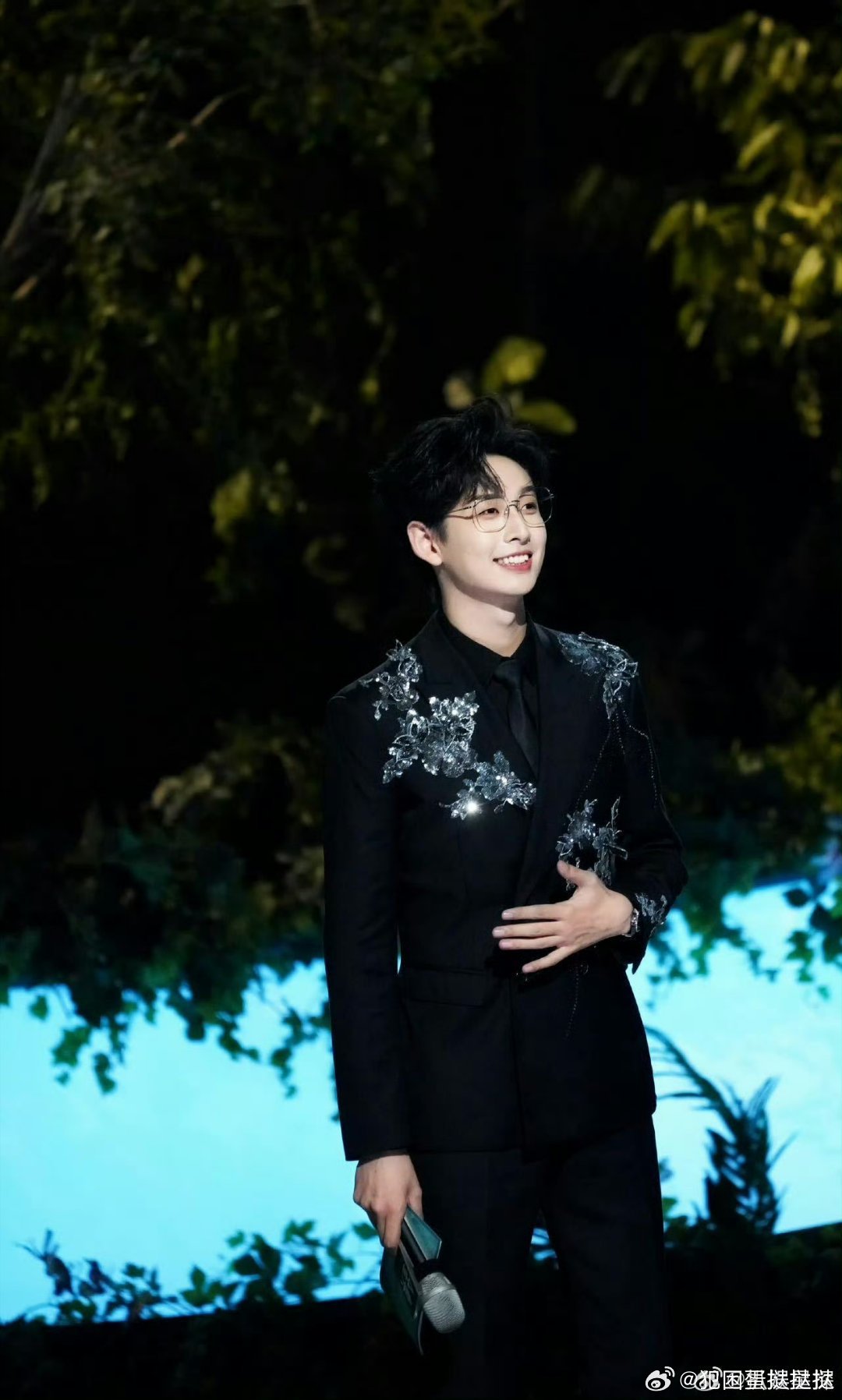 乘风2026主持人齐思钧从初代浪姐到2026，齐思钧是见证者也是守护者。台词从不