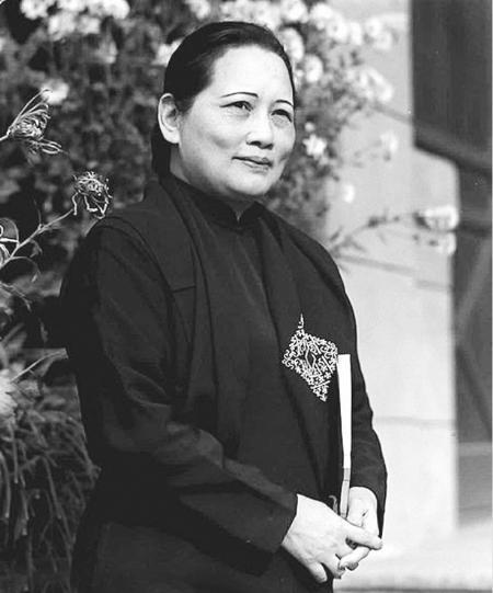 宋庆龄晚年时很想见妹妹宋美龄一面，为此她给妹妹写信，但妹妹只冷冷地回了4个字，之