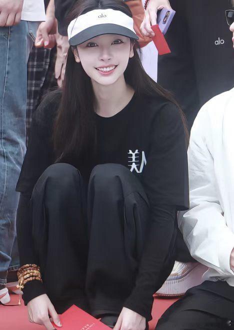 易梦玲美人余预告镜头李一桐易梦玲同框镜头美人余 美人余最新预告里，李一桐和易梦玲