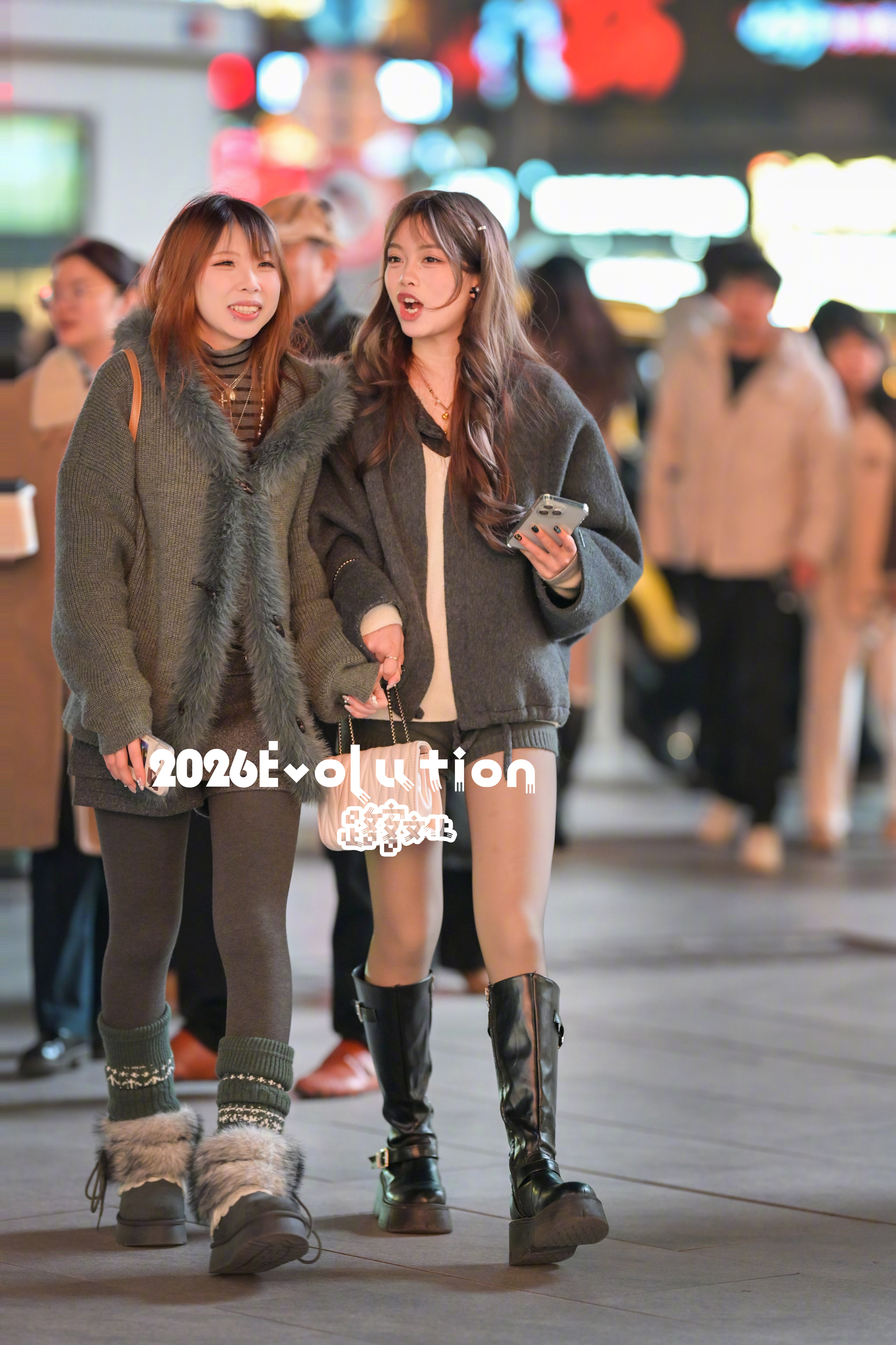 聊得好开心好起劲儿 