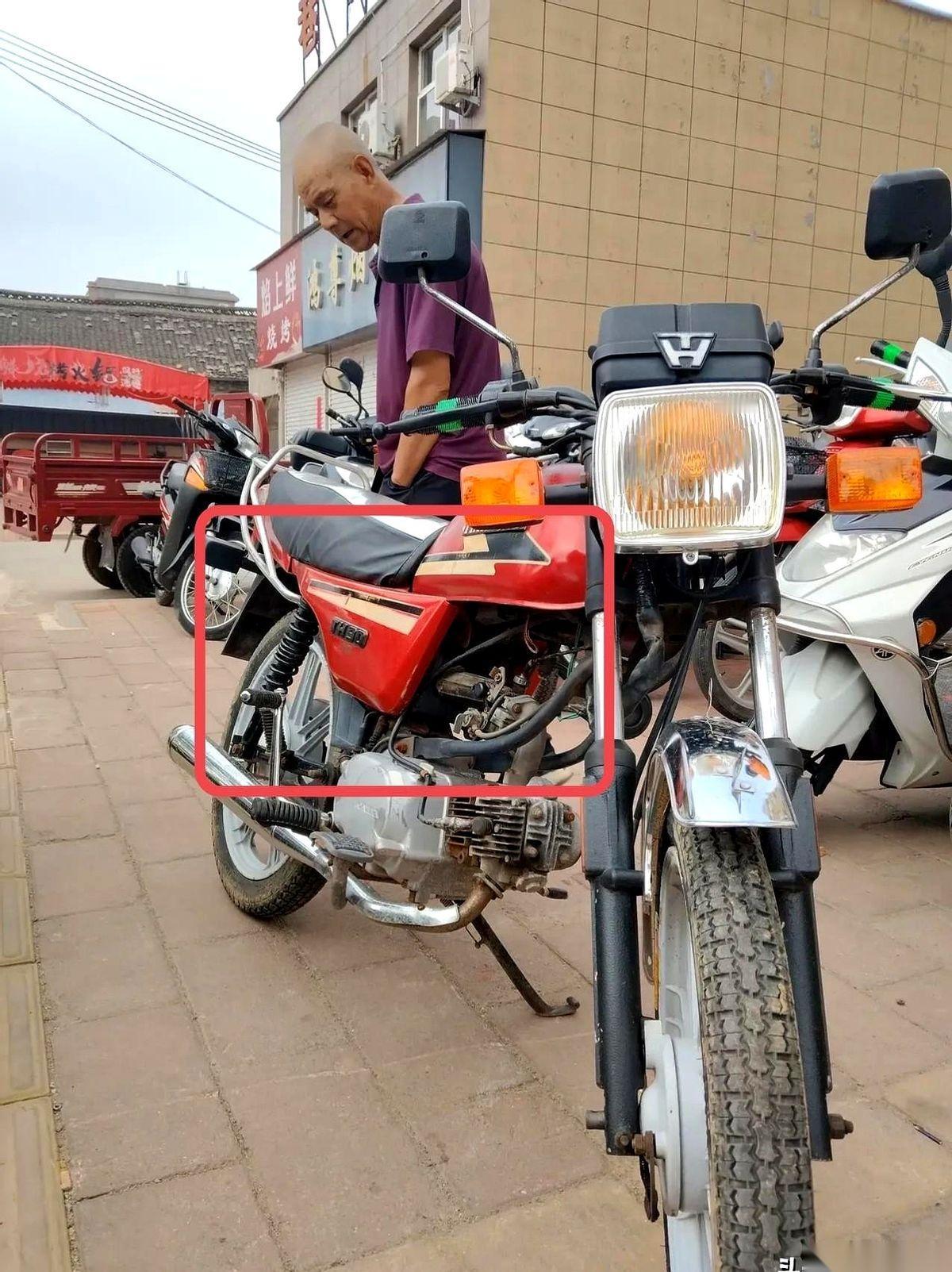 “90的天津本田”这六个字一出来，
我跟你说，一代人的DNA直接就乱了。
脑子里