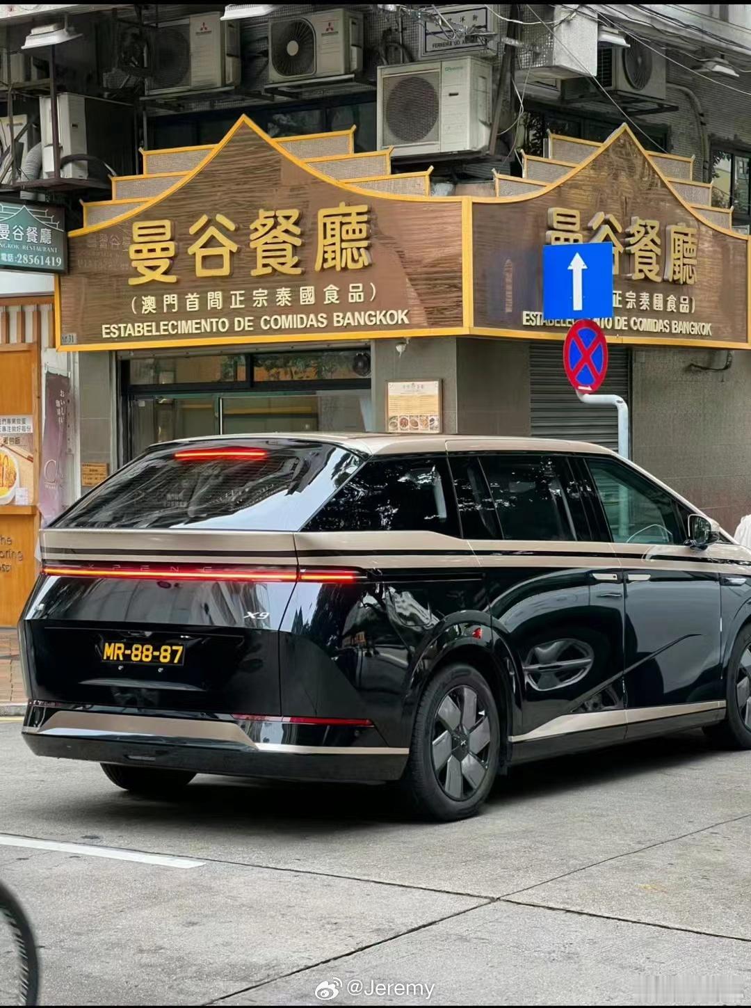 有一说一，小鹏X9这个车拍照还是很挑角度的。[开学季]#小鹏##小鹏汽车##小鹏