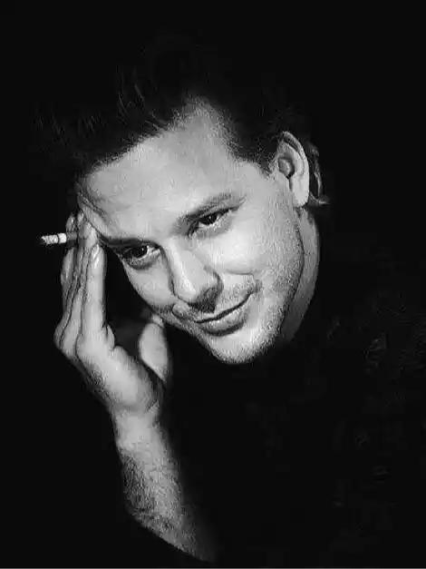 好莱坞硬汉米基.洛克因欠房租都有可能跌落斩杀线！2025年12月，73岁的他拖欠