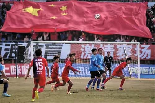 ：
 
1. 开局遇挫却快速稳住阵脚：点球大战开局并不顺利，永州队首个出场的头号