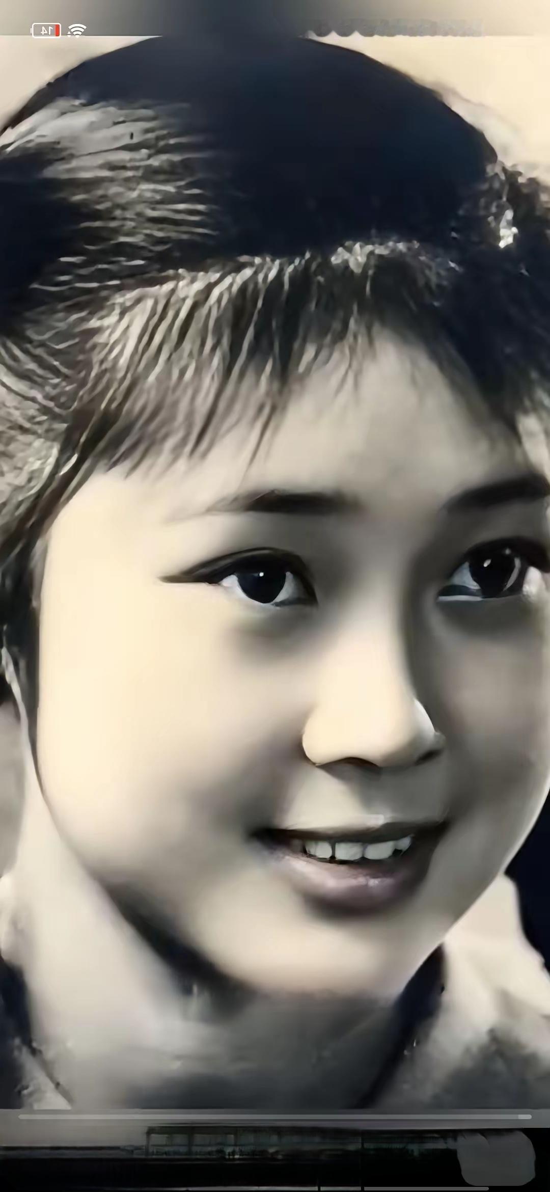 这是一张年代久远的照片，如果你一眼就能认出她，你也是一位老人了。
       