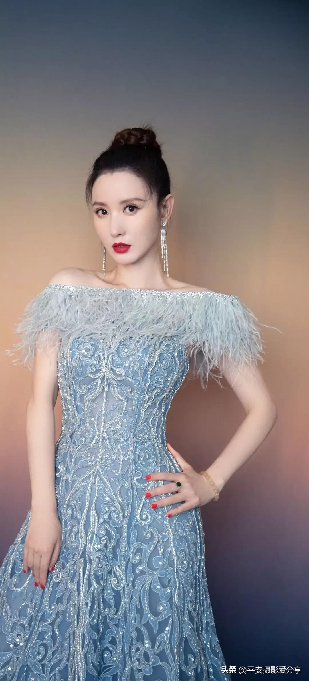 张萌张萌红毯照 张萌气质 张萌救场 张萌老公长相 张萌自拍 张萌西装 成都张萌