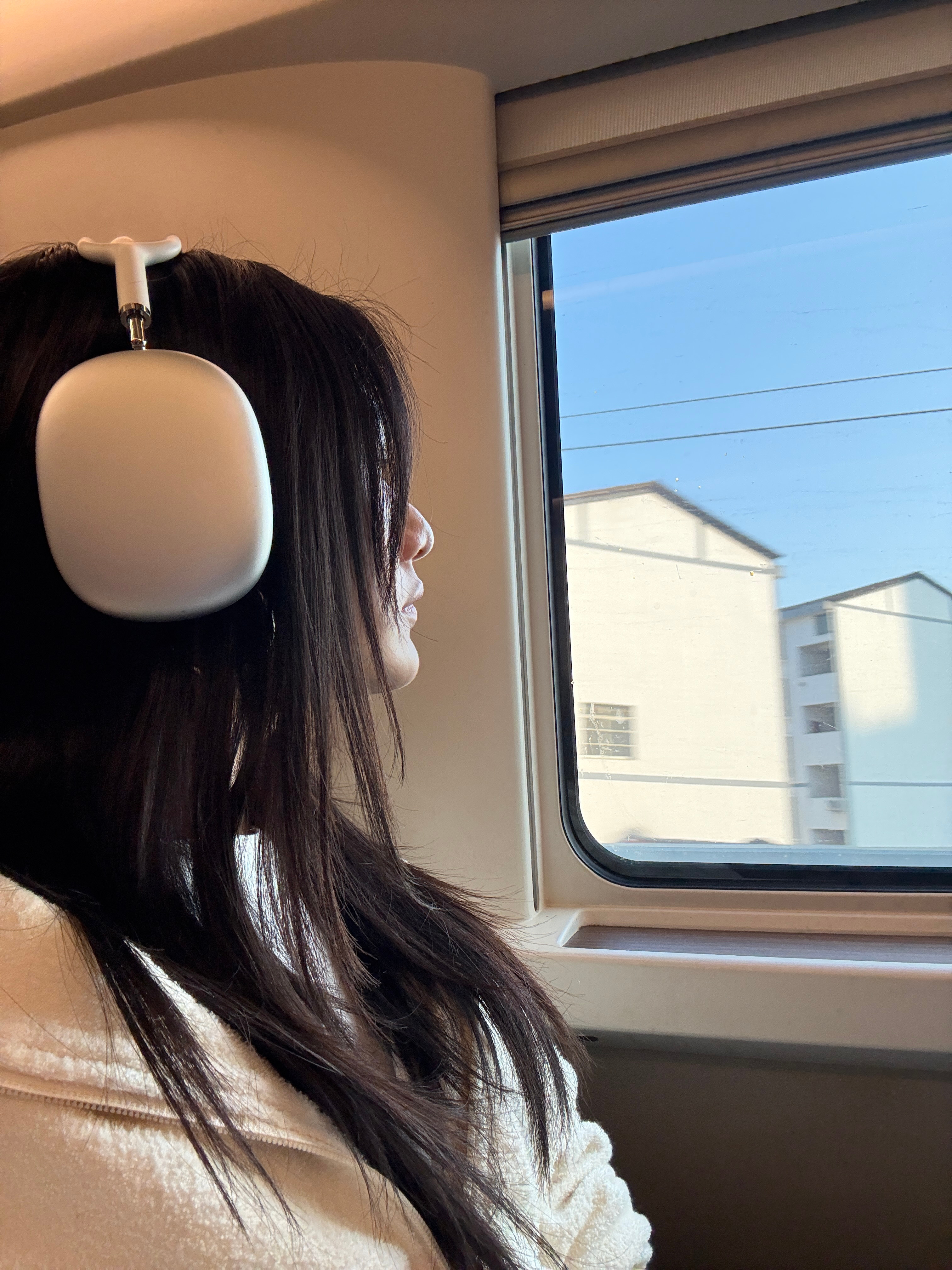 跨越秋天的银杏到冬天的雪11月快速变化的温度 幸好有「滋润抗衰法宝」雅诗兰黛免税