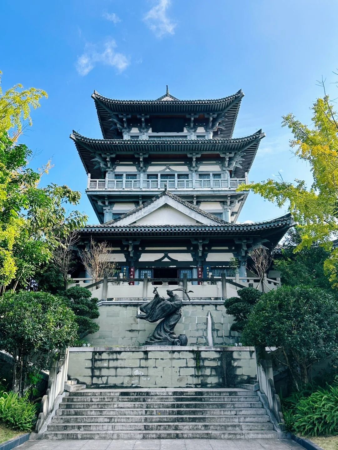 在文庙台阶上重启自己的人生，内江小城给我的生活打了一个又一个补丁，终于明白什么是