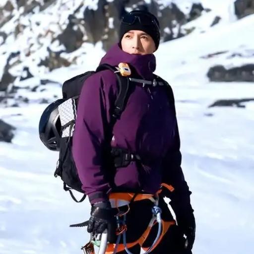 43岁胡歌：过气又怎样？儿女双全+顾家，才是真人生赢家！
 
43岁的胡歌太通透