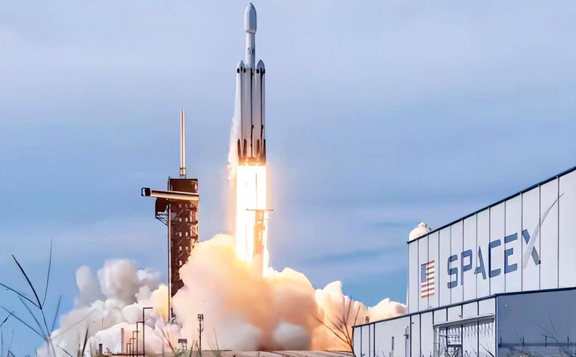 这波操作靠谱不？马斯克从造电动车到搞航天一直都爱说“大话”，这不2026年刚开头