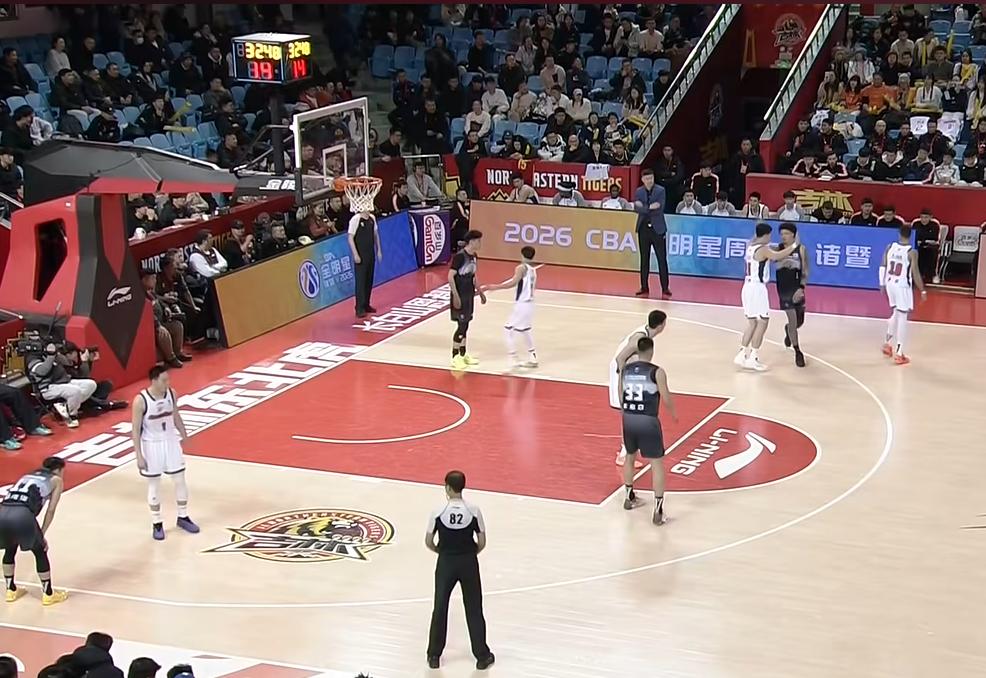 威尔逊17中12、姜伟泽27分难求一胜，因为碰到广东的全能战士了。
广东男篮11