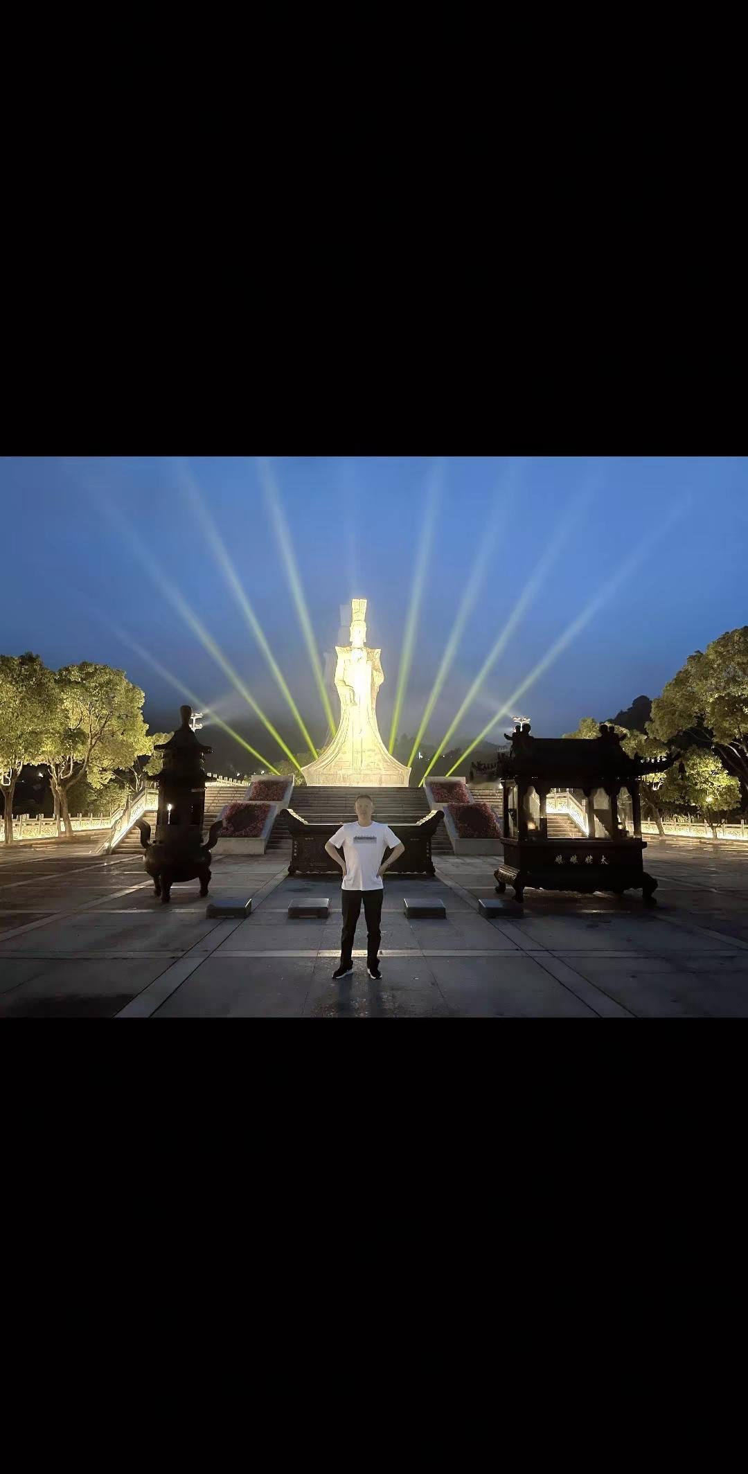 千年历史与现代文明的碰撞 博雅塔下悟精神 千年一塔，一眼千年