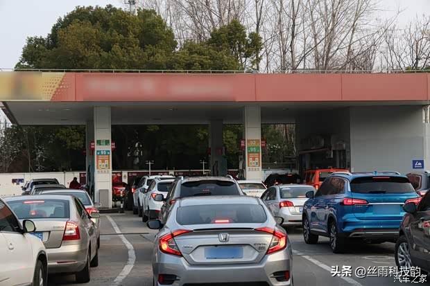 真心肉疼，这次油价真的涨疯了！今晚24点，新一轮油价调整正式落地，今年最大一次涨