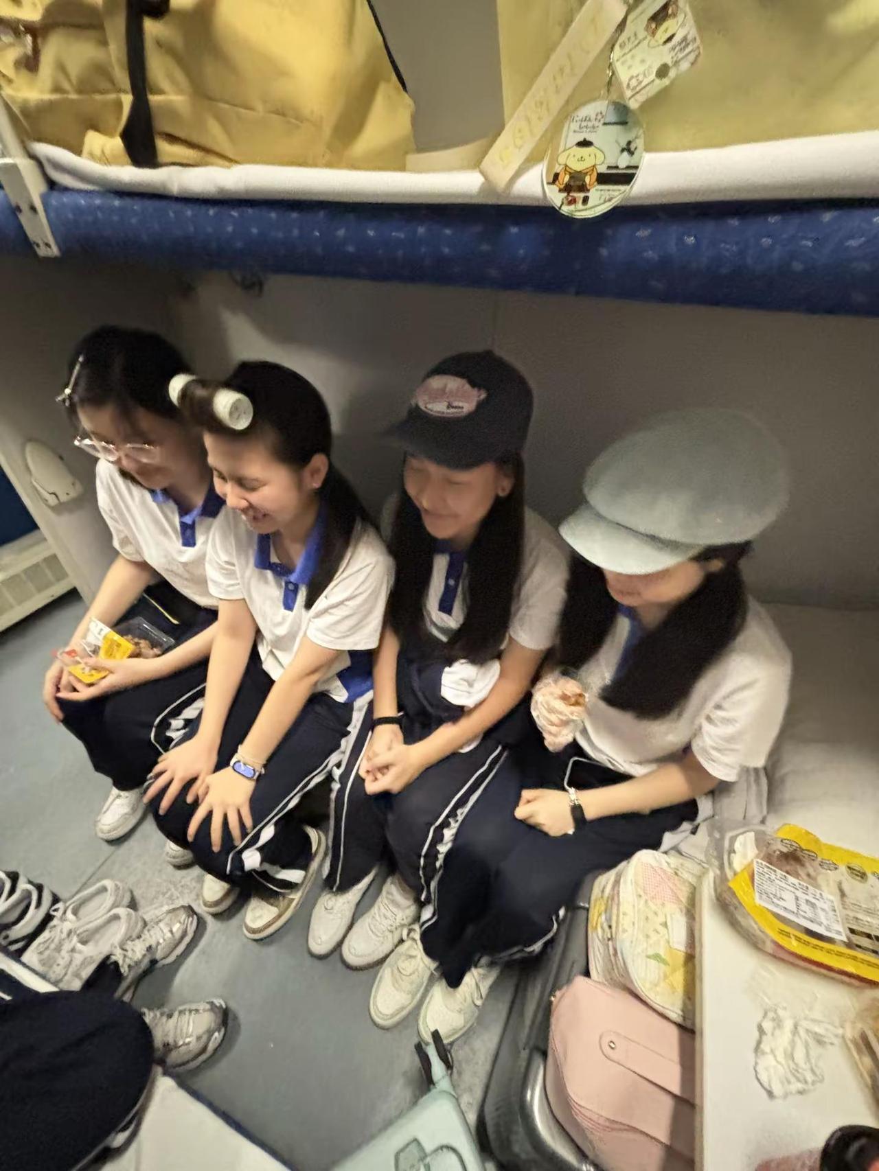 淡淡的 应该会顺顺的。女高 高中