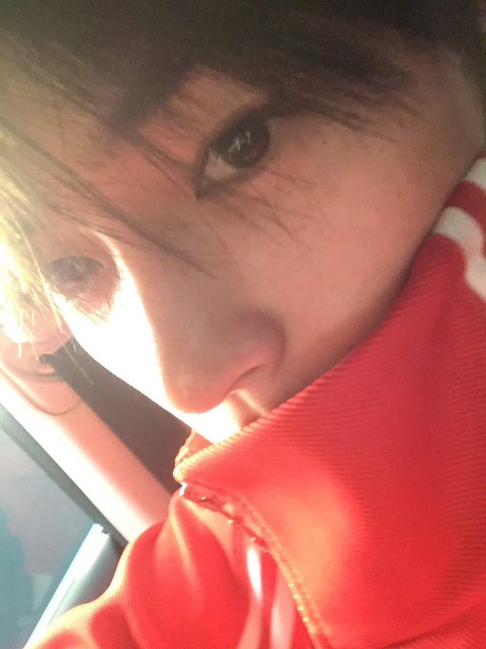 成韩彬开通微博成韩彬这种，有一抹媚劲。感觉真不是那种小男生能比的。温柔的声音，让