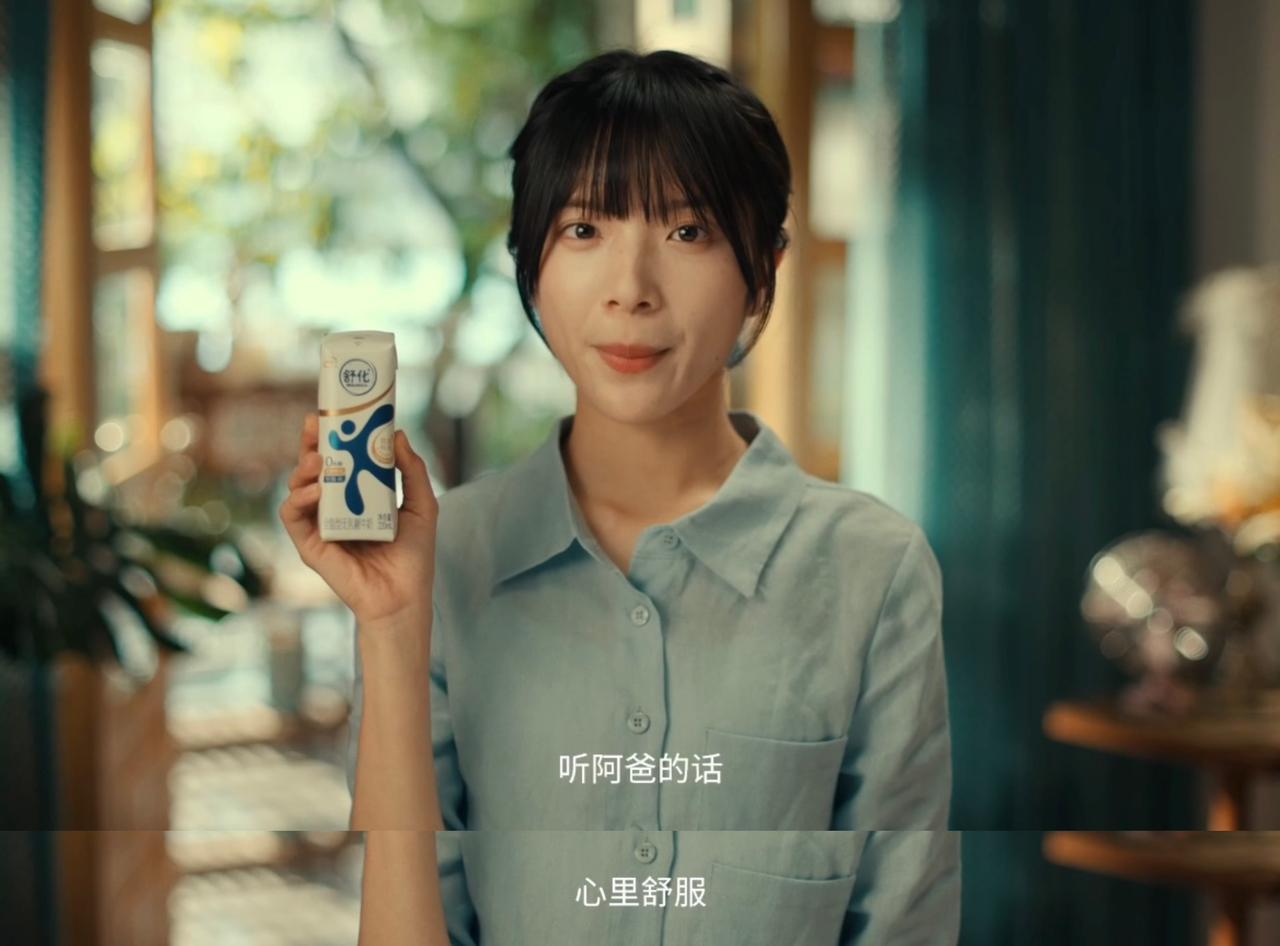 李思潼搭档方培松演绎真实父女日常太好哭了吧！在短片《我的阿爸》中，两人各有各的不