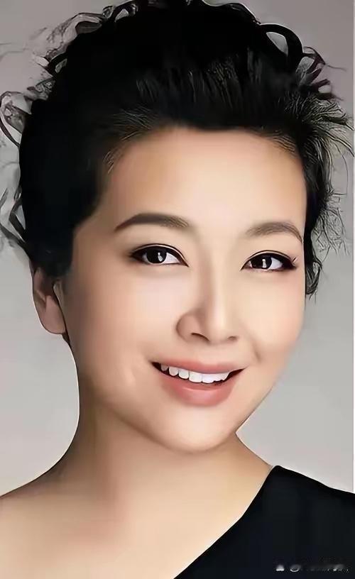 巍子跟江珊吃饭，突然认真起来，说当年85级师兄师姐扒着窗台看你们87级新生，看完