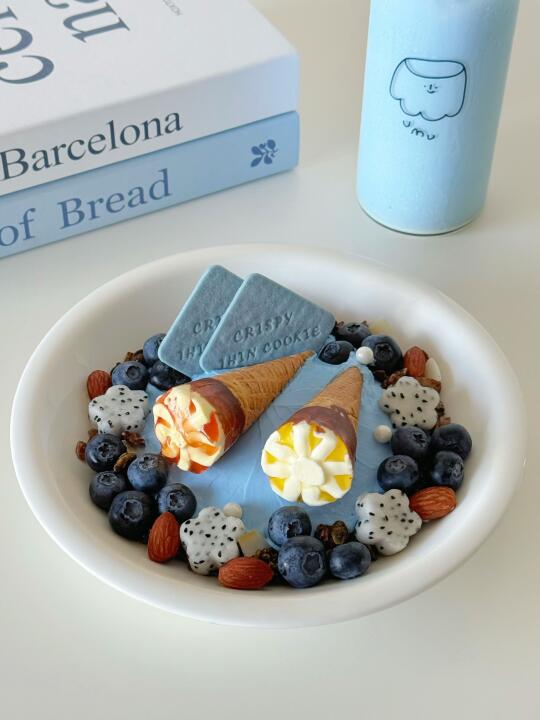 夏日甜心🧊冰淇淋蓝色酸奶碗🍦吃点可爱🫐