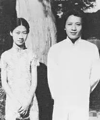 1932年，钱钟书看上了燕大校花赵萝蕤，岂料赵萝蕤对钱钟书根本没兴趣，倒是喜欢上