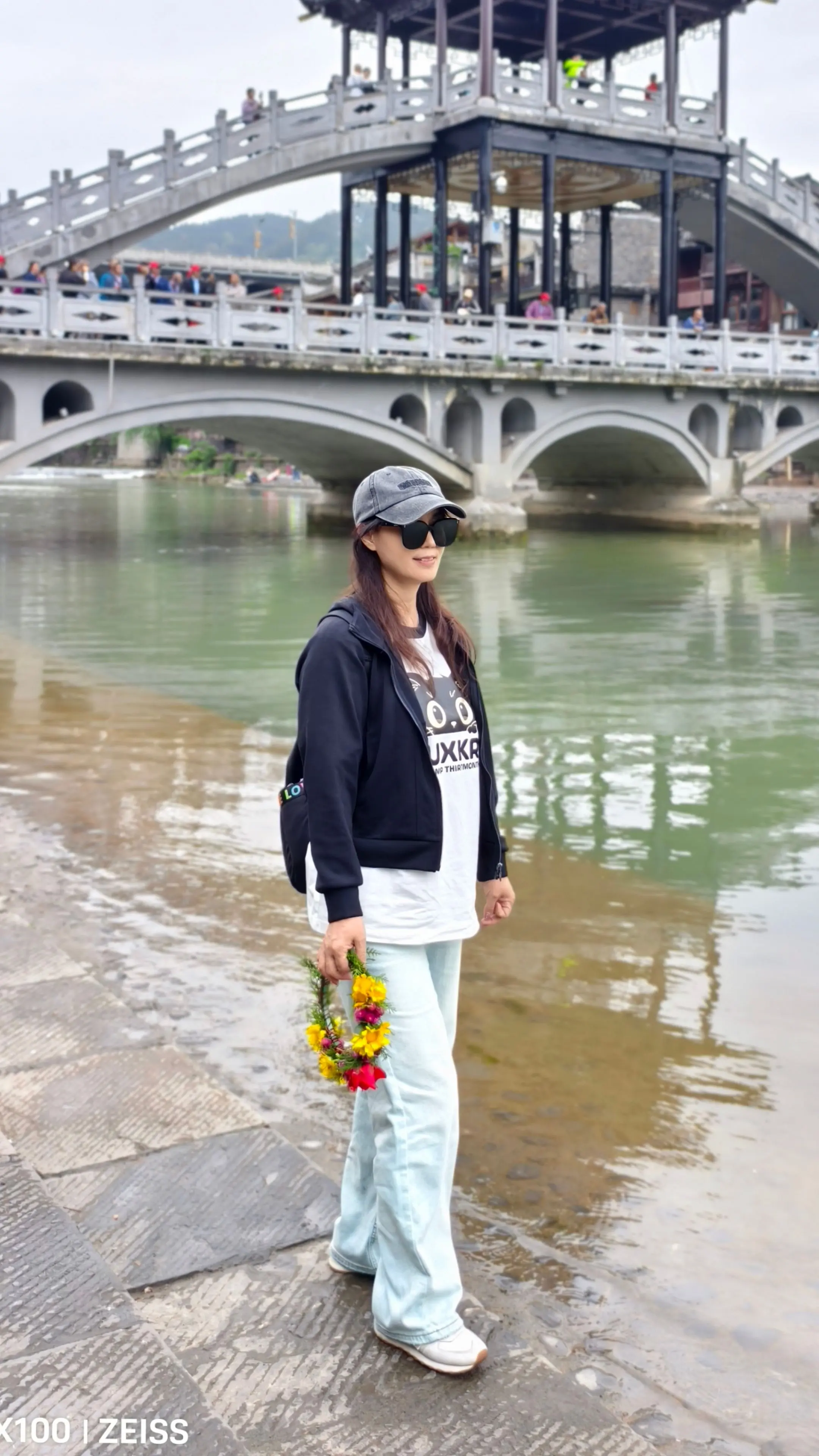 两个有家的人相爱了，心里有多难受……