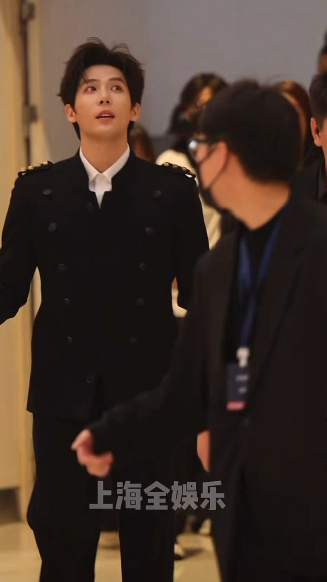 啊啊啊啊啊这个王安宇帅成啥了！！制服诱惑我！！王安宇江苏线下活动路透王安宇制服路